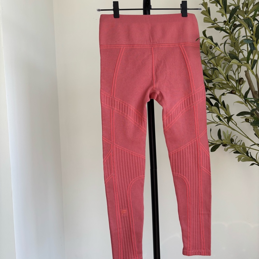 • [Fabletics] Ribbed Leggings • - Picture 4 of 7